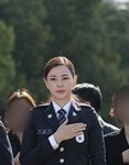 경찰 <b>제복</b> 입은 이하늬 포스