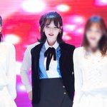 아이유 블라우스&amp;스커트 <b>착장</b>