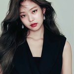 이쁜애랑 다니는거 조카힘듬