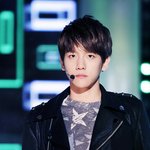 [백현] 와 백현이는 진짜 12년보다 지금 더 <b>어려</b>짐ㅋㅋㅋ