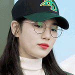 근데 <b>여학생들</b> 교복 바지 입게 해 주면 안 되나