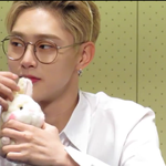 팬이준 <b>토끼인형</b>에 그림 그린아이돌