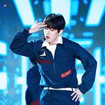 [백현] 171101 <b>천재</b>아이돌 백현 고화질 8장