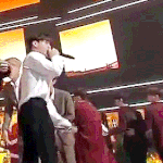 [댓글부탁해] 오늘자 엠카에서 비투비선배한테 <b>폴더</b>인사하는 아이돌