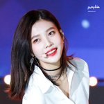 화이트셔츠+레드립 하고 조이 미모ㄷㄷㄷㄷㄷ