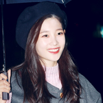 러블리 뿜뿜하는 <b>정채</b>연의 출근길 패션