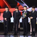 [EXO] 저런 깔끔한 수트에 <b>헤어</b>거의안만진거 넘 좋다