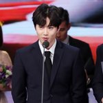 [EXO] 이사진 ㄹㅇ 준멘아니냐 굉장히 시상식과 <b>찰떡</b>인얼굴