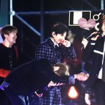 [EXO] 얘 시우민한테 왤케 <b>깍듯</b>해?