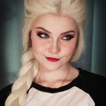 매일 다른 사람으로 변신하는 소녀