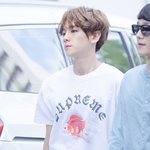 [백현] <b>평범</b>한셔츠입고 넘 섹시한 백현