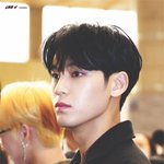가을 그 <b>자체</b>인 남<b>아이돌</b>