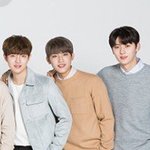 [박우진] <b>우진</b>이 렌-즈-ㄴㅏ-인 단체샷 바봐