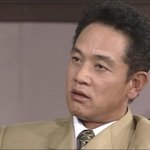 방금 모르는 남자애가 머리에 <b>낙엽</b> 떼주고감...