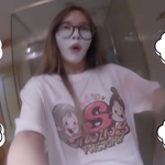 <b>레나</b> 가 입은 이 티셔츠