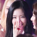 렌즈 낀 얼굴 충격 먹음