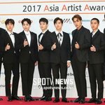 [EXO] 이거사진 <b>좌우</b>반대된거임? 왜 반대로섰지