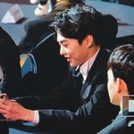 [시우민] 그새 <b>친목</b>하는 시우민  ㅋㅋ