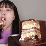 <b>입안</b>에 음식물 다 보이게 먹는 유튜버 어때