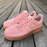 <b>첫</b> 월급으로 운동화 <b>구매</b>했는데 어때?