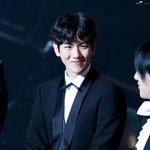 [백현] 백현이 선배님 보는 시선 넘 <b>따듯</b>해