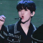 [백현] <b>AAA</b> 백현 움짤 2