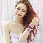 <b>기린</b>목 가진 여자 연예인들