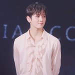 [최민기] 꽃가루 머리 <b>위에</b>>.<