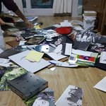 [EXO] 아빠가 굿즈다때려부숨 <b>자살</b>하고싶어