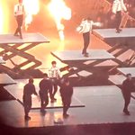 [EXO] 이번에 무대연출오진다ㅋㅋㅋ너튭에서 으르렁이랑 전야<b>포에버</b>만봤는데