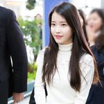 삼삼오오 모여 <b>참새</b>들과 노래하고