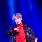 [백현] [E포토]엑소 백현, 빨간색 제대로 <b>소화</b>하는 얼굴