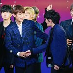 [박우진] <b>우진</b>이 방송에서 타연옌이랑 친목도 보여주고..