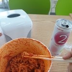 지금 편의점에서 <b>혼</b><b>밥</b>중