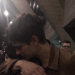 우는 한국인 팬 안아서 달래주는 <b>앤드류</b> 가필드