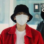 [백현] 171128 <b>김포</b>공항출국 백현이 일본가요 'ㅅ'