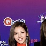 레카에서 금기시 되는 올레드 드레스 입은 <b>mama</b> 사나