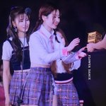 마마에서 울음 꾹꾹 참는 <b>다현이</b>