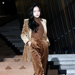 손나은 전신 벨벳 슈트 핏