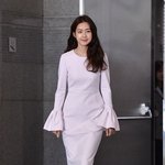 하얀 원피스 입은 모습