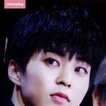 [EXO] 찬열이 <b>수상</b>소감 하는거 보는 민석이 눈 좀 봐