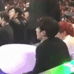 [<b>방탄소년단</b>] 무대끝나고 정국이 아파하는거봐