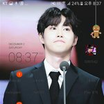 [EXO] ㅁㅊㅅㅂ 배경 바껴서 다시 바꿨는데 준며니 <b>덕분</b>에 폰이...