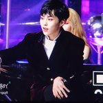 [시우민] 오늘자 시우민의 <b>귀족</b>고양이적 모먼트