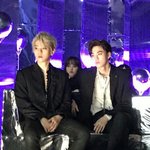 [EXO] 오늘자 엑소 무대 보기도전에 심쿵<b>사시</b>킨 짤들