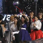 [드루와] 아이유 상받을때 <b>나연</b> 반응 졸귀ㅋㅋㅋㅋ