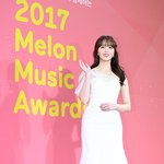 <b>멜론</b><b>뮤직</b>어워드 김소현 소혀니 드레스~~