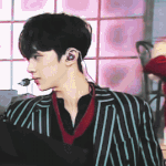 <b>라이관린</b> 칭찬함