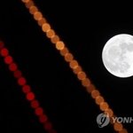 [제발답해줘] <b>슈퍼문</b> 보고 각자 하나씩 소원 빌어봐요