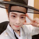 오늘 막방한 아스트로, 차은우가 그린 <b>달빛</b> 찍은거 실화냨ㅋㅋㅋㅋㅋ